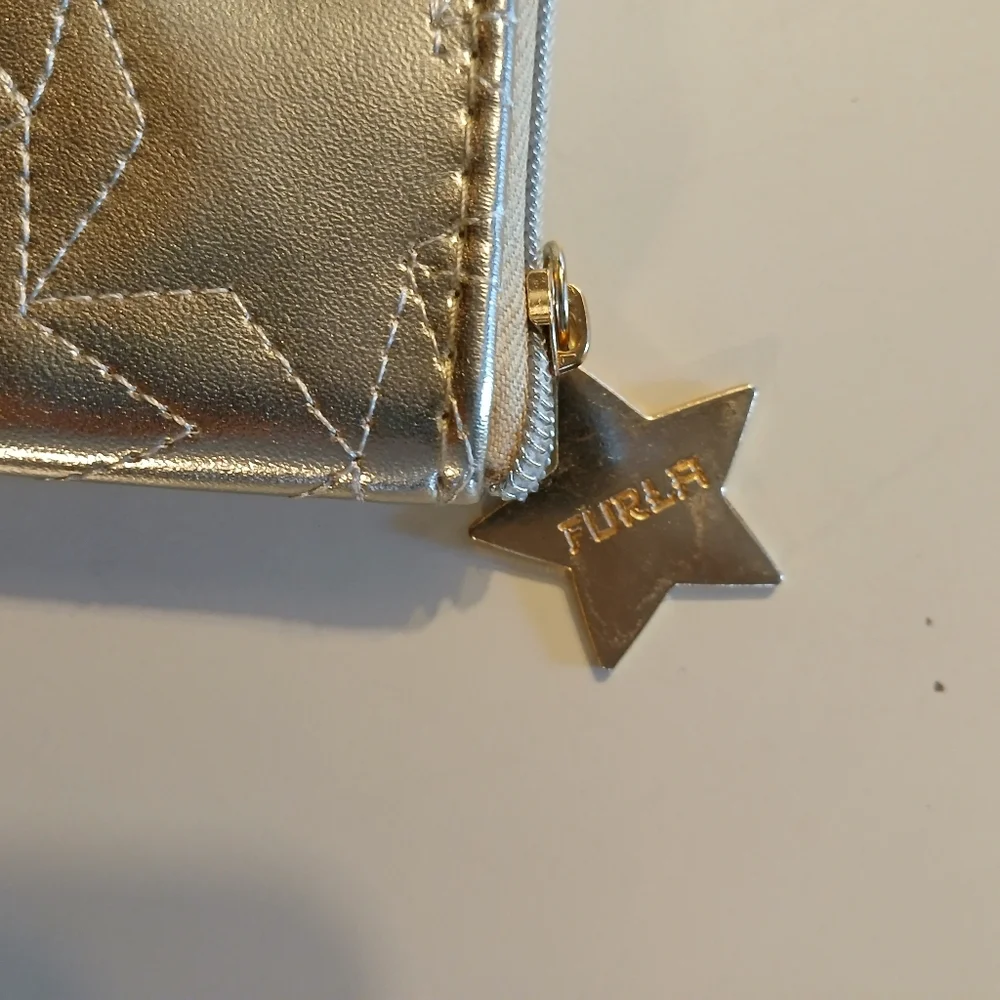 Furla reposhing this
